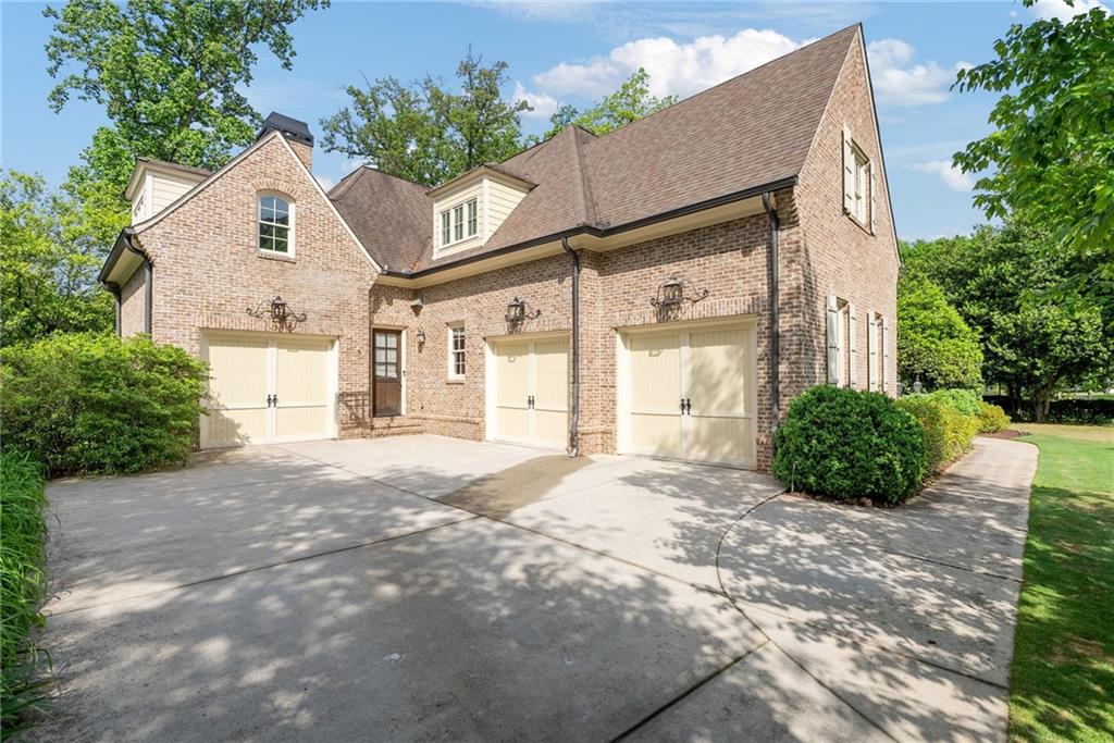 1740 Doncaster Drive NE