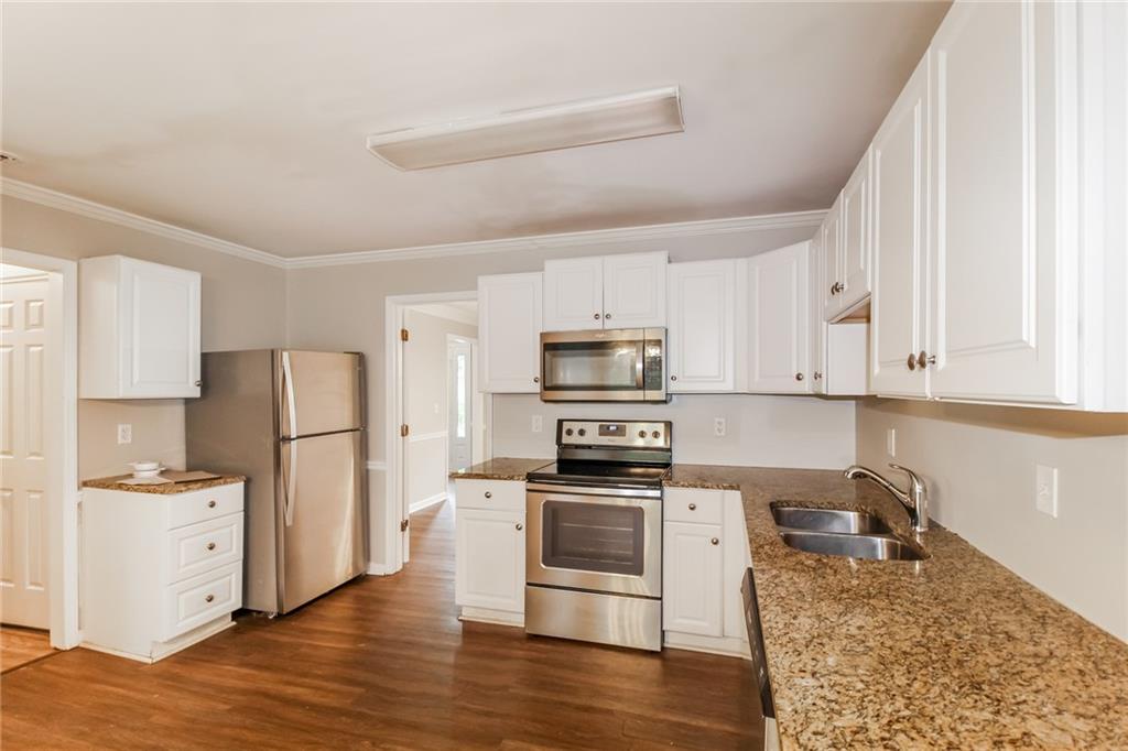 2848 Creekwood Drive, Snellville, Georgia image 12