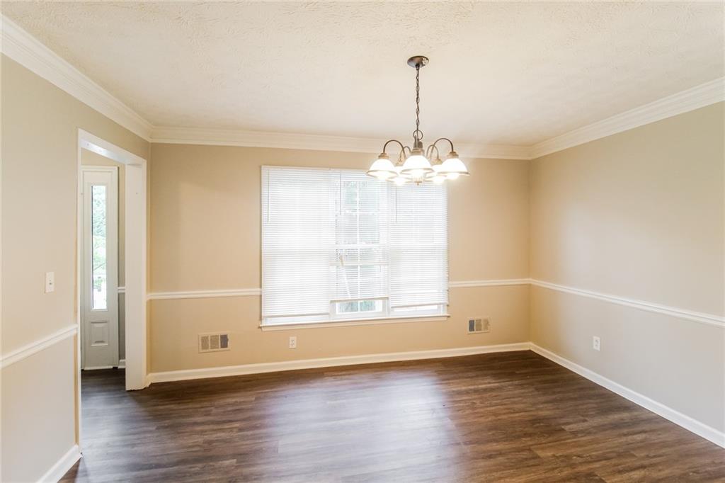 2848 Creekwood Drive, Snellville, Georgia image 9