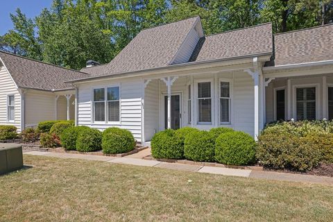 Photo of 142 Victoria Way, Roswell, GA 30075 (MLS # 7756750)