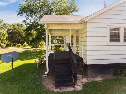 A home in Fairburn