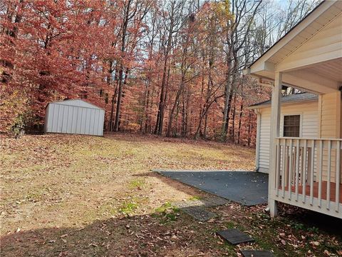 A home in Hoschton