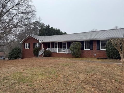 421 N 5th Avenue Winder GA 30680