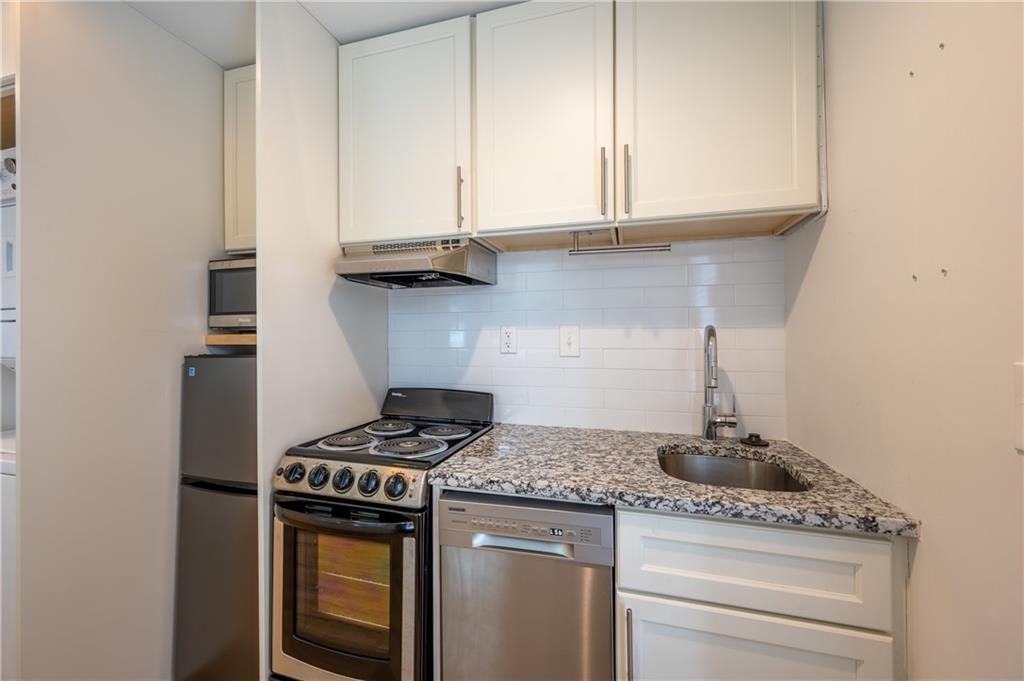 1170 Greenwich Street 7