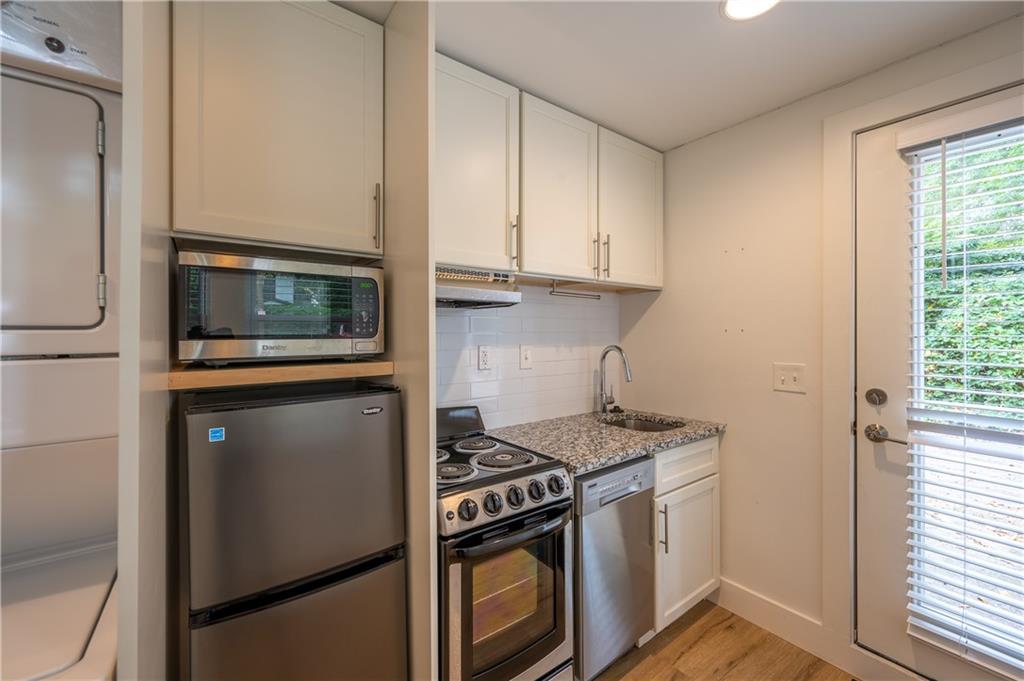 1170 Greenwich Street 7