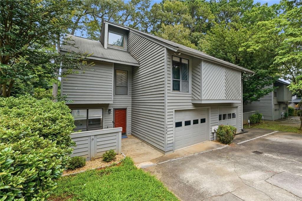 1098 Creatwood Place SE