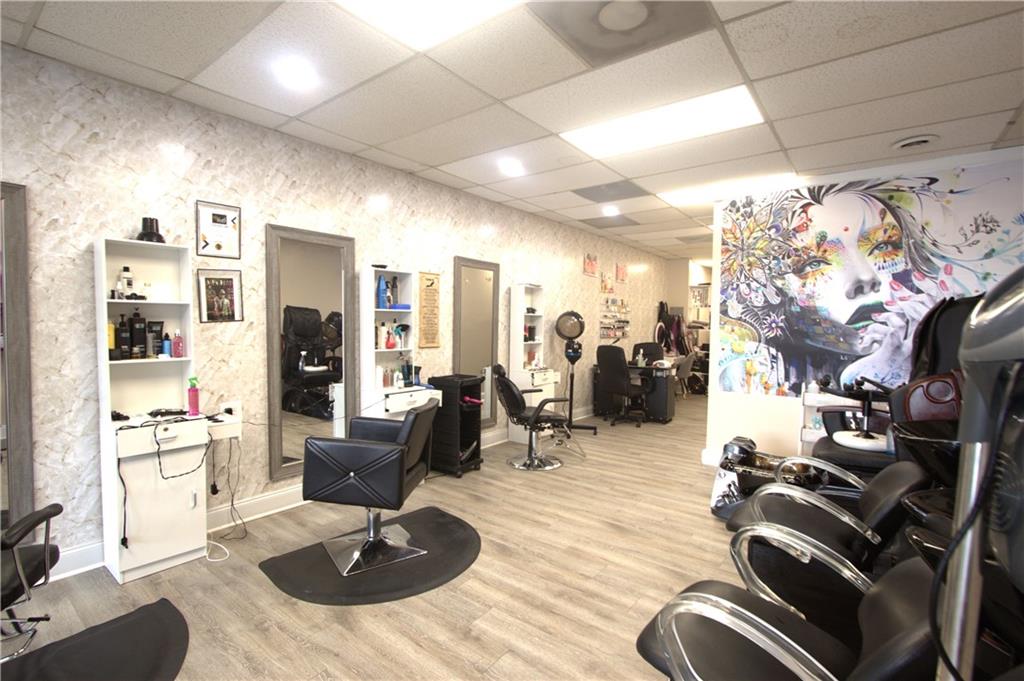 Welcome to 3476 Holcomb Ridge Rd, Gwinnett Walk, GA 30092. A beautiful, clean, and ready-to-go commercial unit in the heart of a thriving shopping plaza!
Spanning 968 SF, this space is perfect for boutique, tax or insurance office, consulting studio, salon professionals, lash techs, estheticians, or anyone in the self-care industry looking for a professional, stylish setting. Don’t miss this exceptional opportunity to grow your business in a vibrant, high-traffic area.
