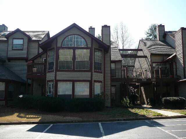 FOR AVAILABILITY SEE PRIVATE REMARKS. FOR CONTRACT INSTRUCTIONS GO TO OUR WEBSITE. NO FHA/VA FINANCING. ALL INSPECTIONS TO BE DONE PRIOR TO MAKING OFFER. SOLD IN AS-IS CONDITION. DESIRABLE LOCATION CLOSE TO SCHOOLS, RESTURANTS & CHATTAHOCHEE RIVER PARK. GREAT TOWNHOUSE WITH LOTS OF POTENTIAL.