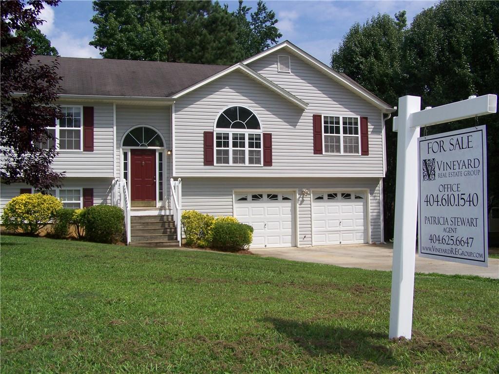 This charming split foyer home is located in a great neighborhood with NO HOA! Get away from all the hustle and bustle and head on out to Rockmart. This home features 3 beds and 2 baths, with a partially finished room in the daylight basement that can be used as playroom, movie room, or an extra bedroom. Large 2 car garage on a very nice and level lot at a cul-de-sac. Interior is freshly painted and ready for your personal touch to make it your own. Ask about 100% financing!