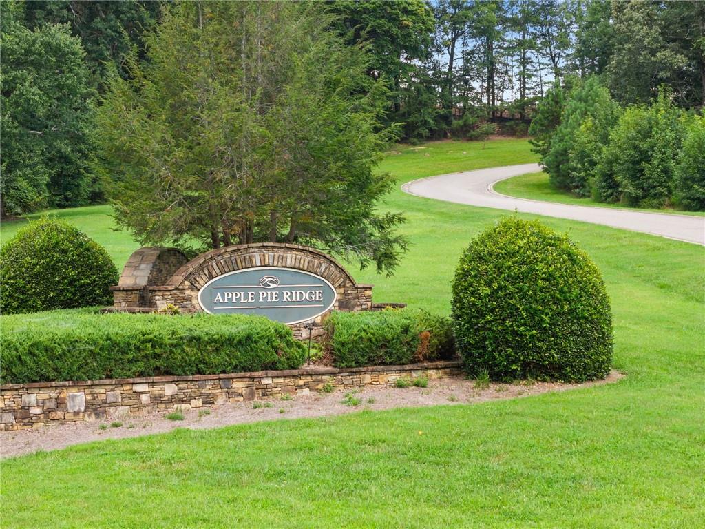 150 Lake Ridge Trail