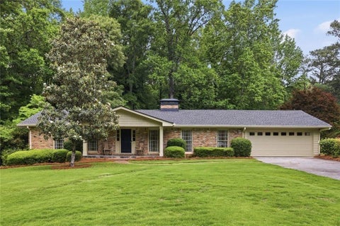 Homes For Sale - 7265 Thornhill Lane<br/> Atlanta, GA 30328