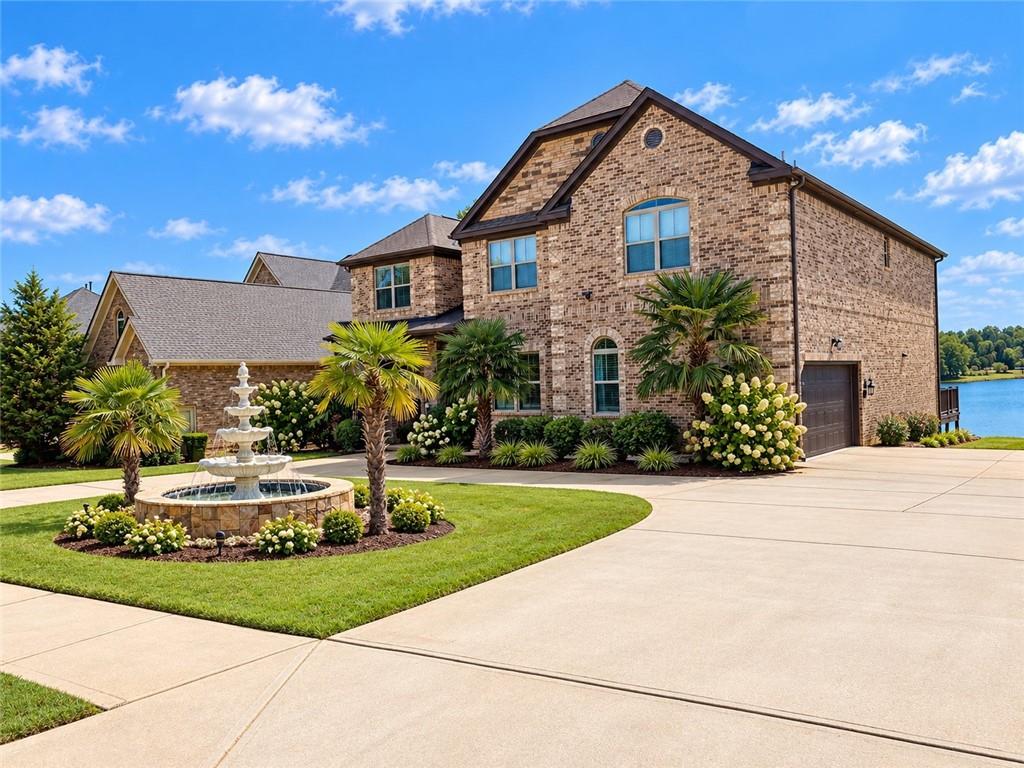 913 Fire Thorn Drive
