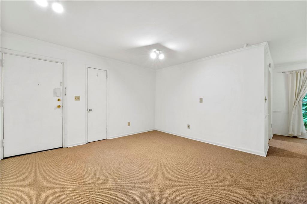1111 Clairemont Avenue J6