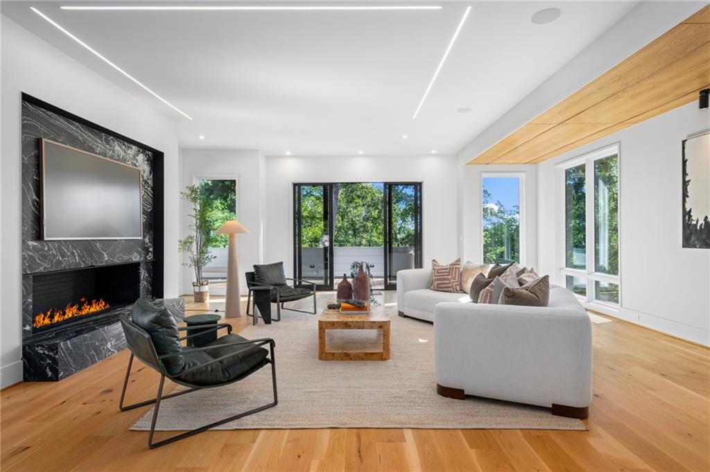 1033 Reeder Circle NE