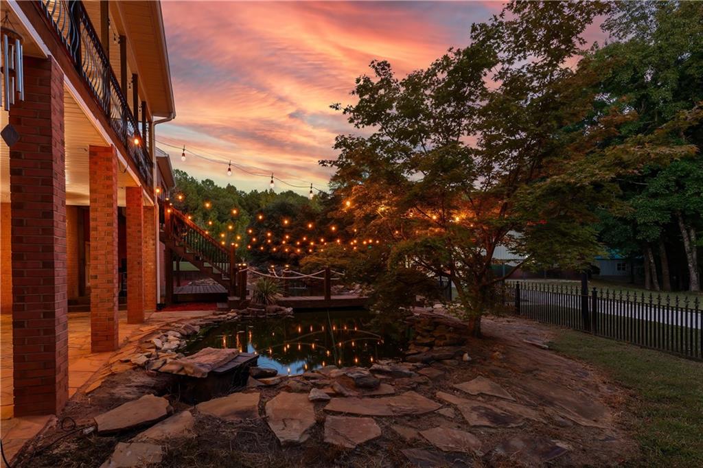 221 Valley Way