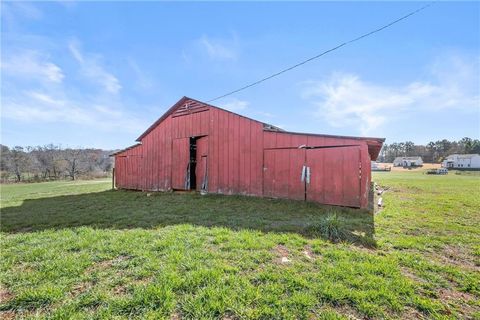 A home in Demorest