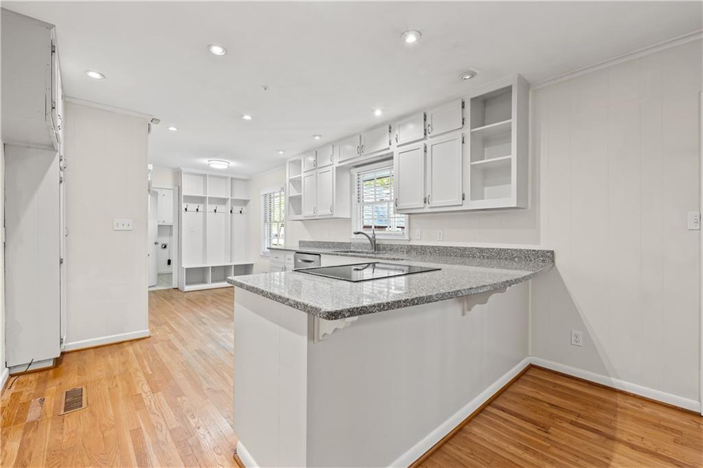 4470 LAKE IVANHOE Drive