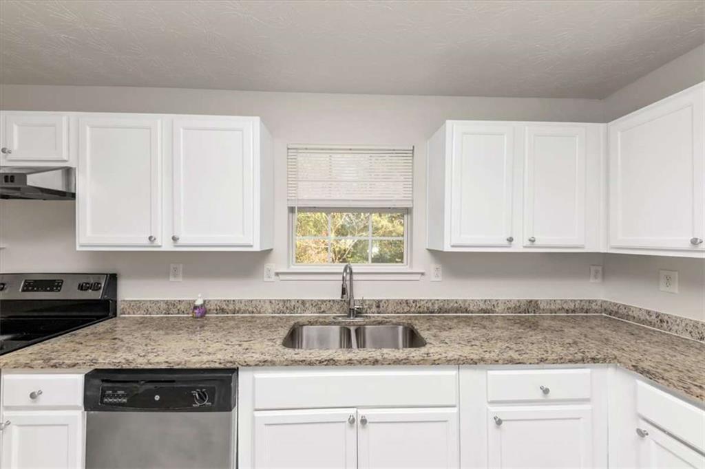 116 Rolling Meadows Court, Hampton, Georgia image 13