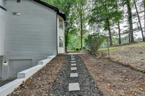 A home in Dacula