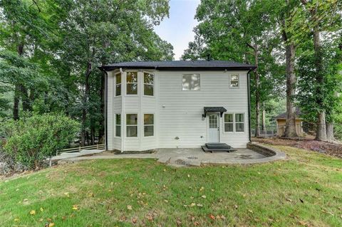 A home in Dacula