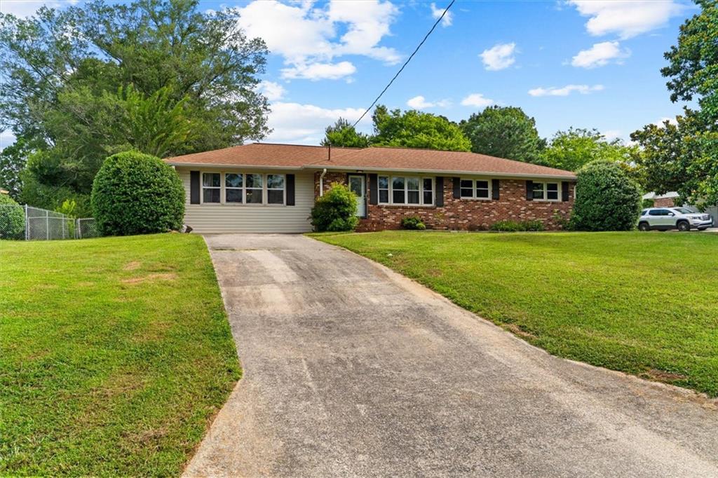 8 Cameo Drive NW