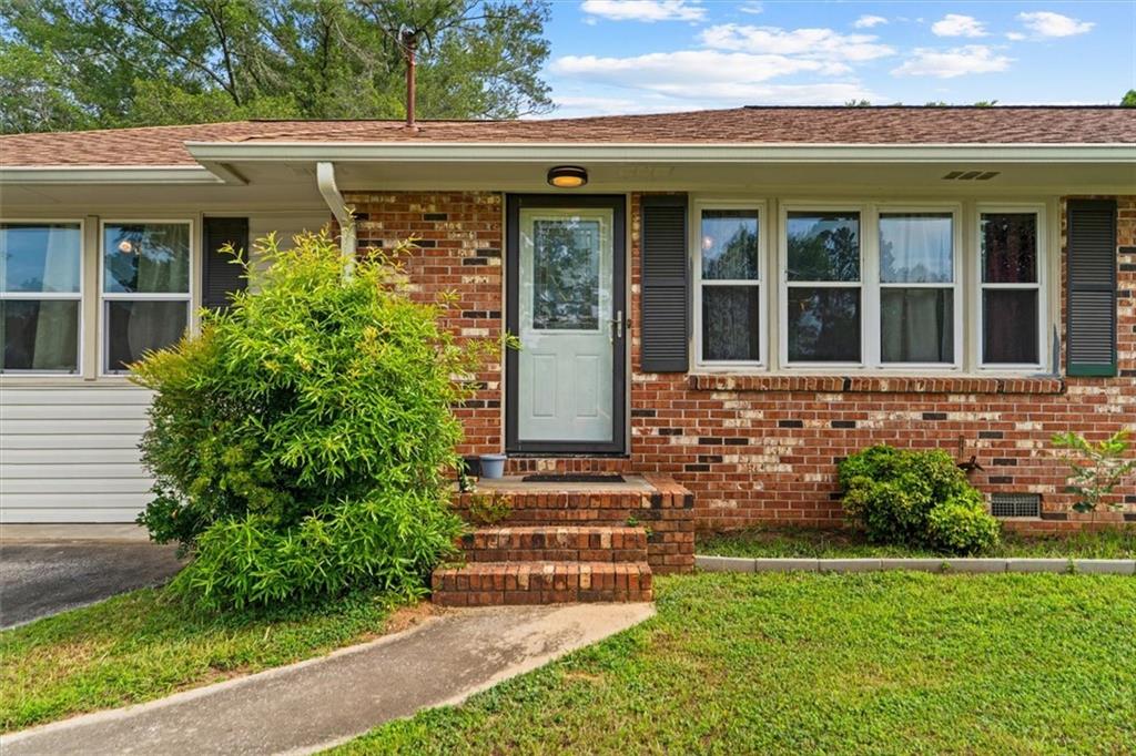 8 Cameo Drive NW