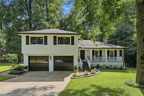 Homes For Sale - 451 Little John Dr Dr<br/> Gwinnett County, Lilburn, GA 30047