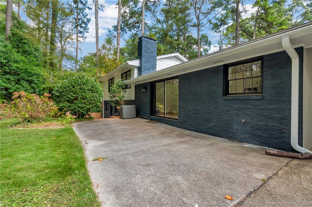 2616 Hawthorne Drive NE