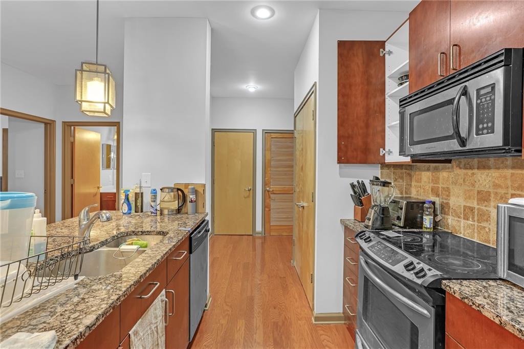 898 Oak Street SW 3227