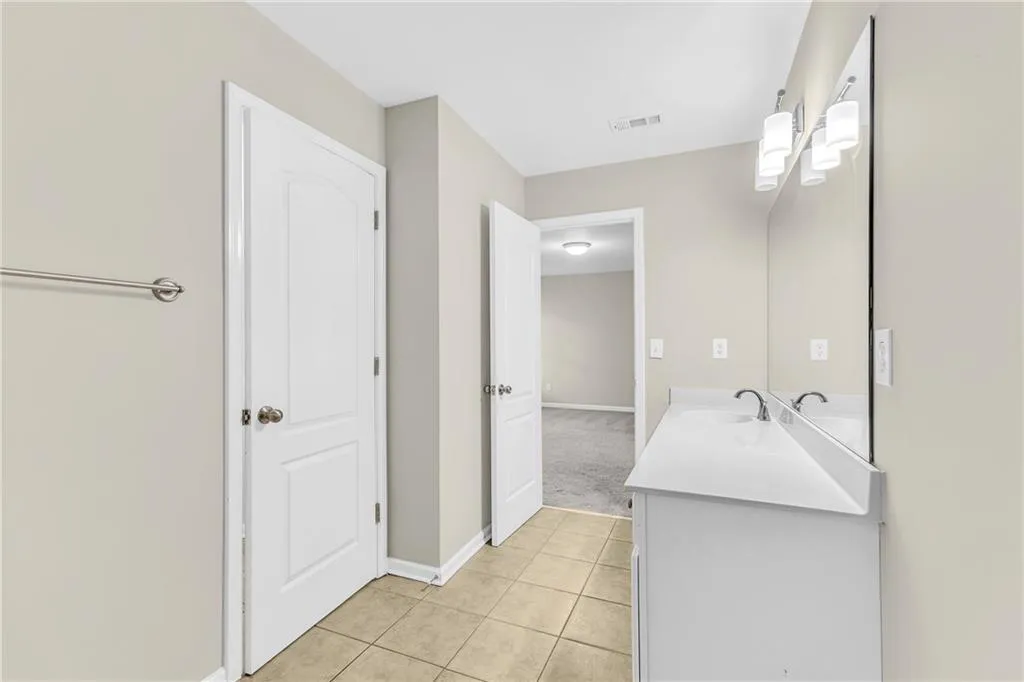 Atlanta, Georgia 30331, United States, 7 Bedrooms Bedrooms, ,5 BathroomsBathrooms,Residential,Active,36245