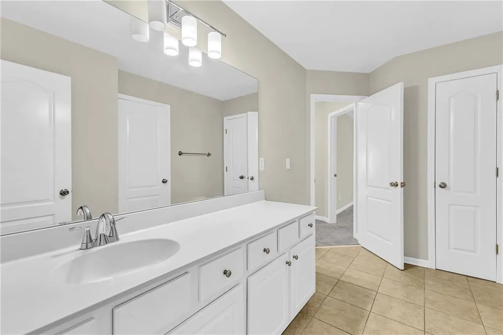 Atlanta, Georgia 30331, United States, 7 Bedrooms Bedrooms, ,5 BathroomsBathrooms,Residential,Active,36245