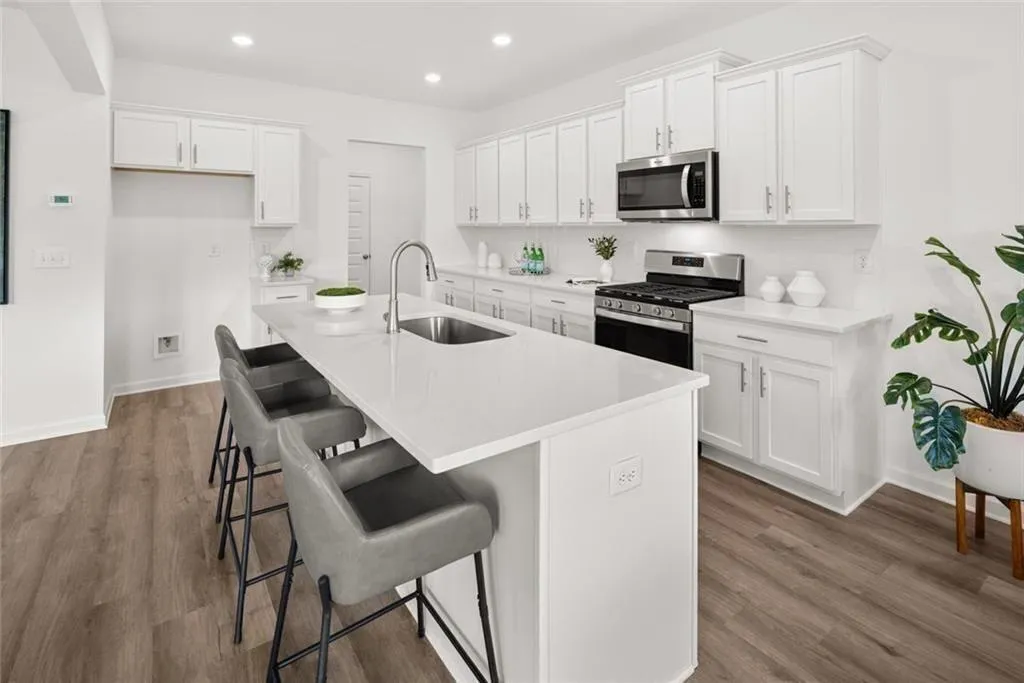 Loganville, Georgia 30052, United States, 4 Bedrooms Bedrooms, ,3 BathroomsBathrooms,Residential,Active,172590