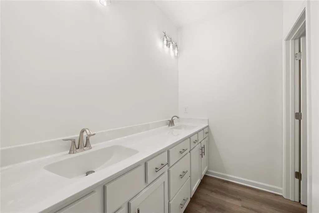 Loganville, Georgia 30052, United States, 4 Bedrooms Bedrooms, ,3 BathroomsBathrooms,Residential,Active,172590