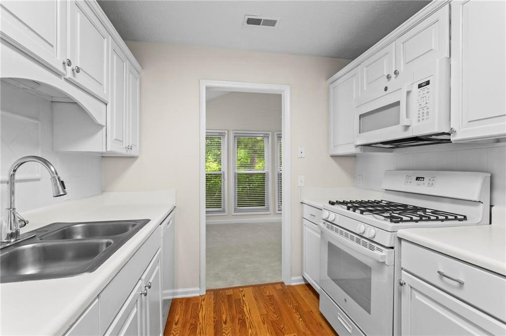 1214 Lake Pointe Circle, Roswell, Georgia image 9