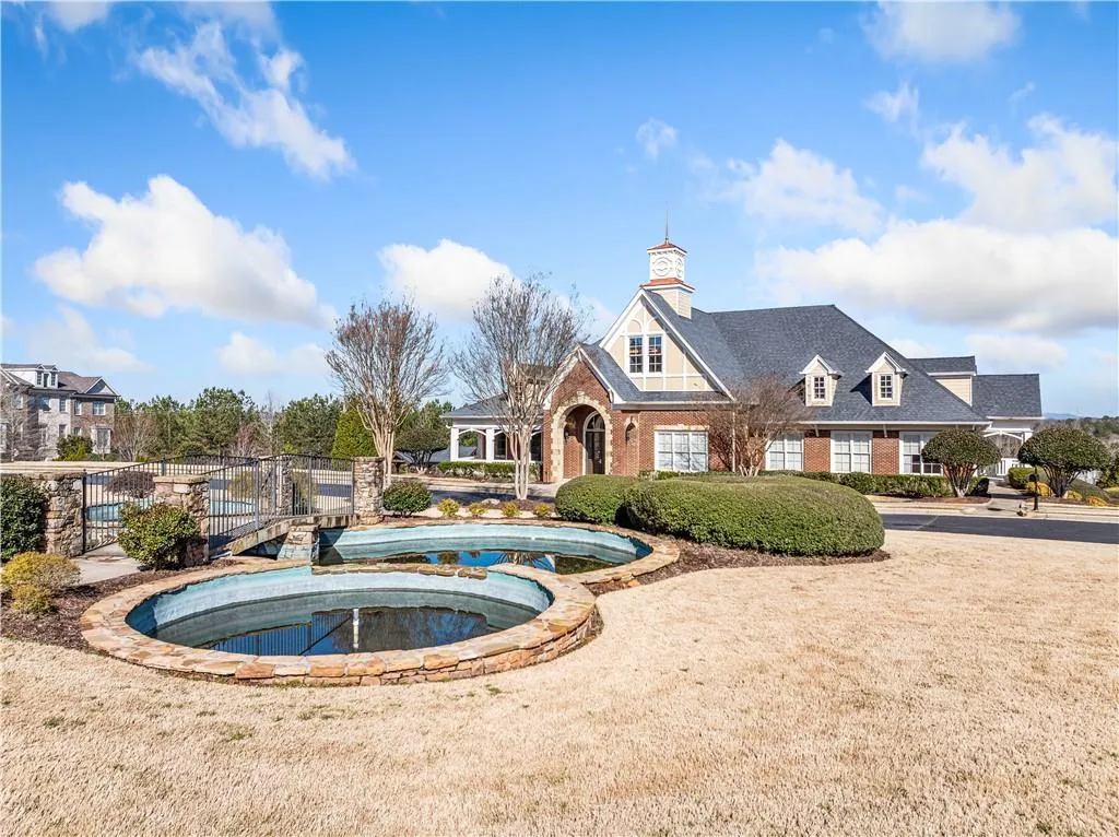 Suwanee, Georgia 30024, United States, 3 Bedrooms Bedrooms, ,3 BathroomsBathrooms,Residential,Pending,87032