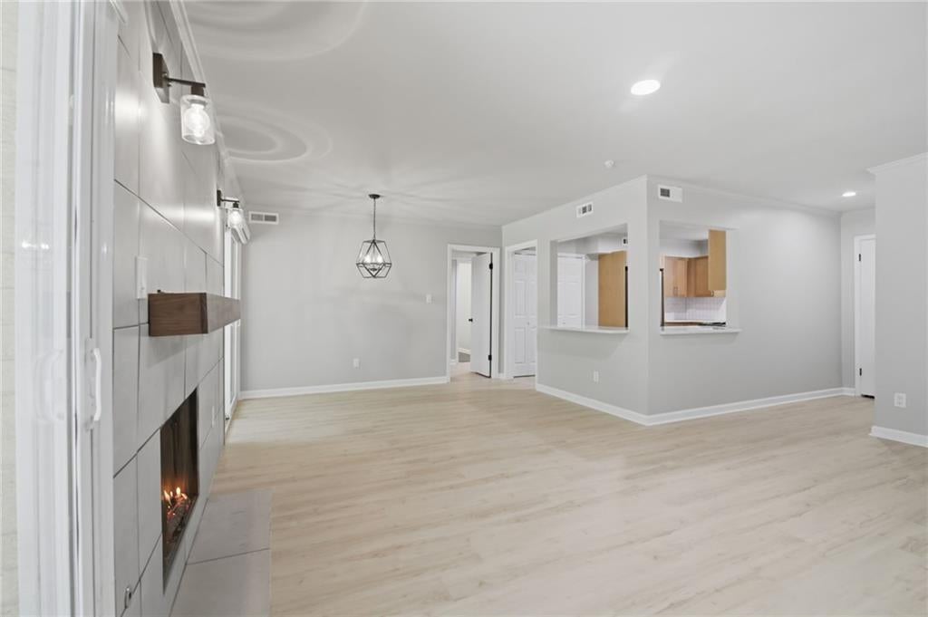 5400 Roswell Road N6