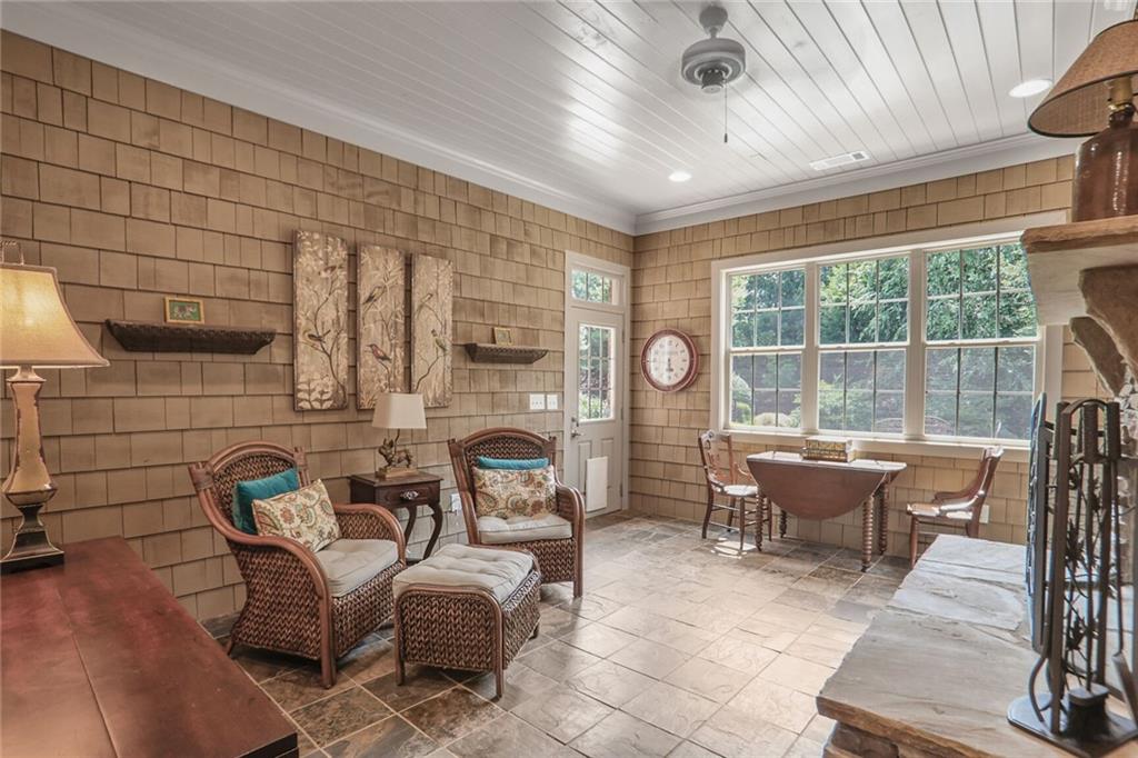 6054 Brookhaven Cir