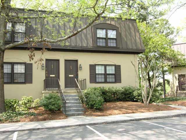 END UNIT TOWNHOME,RENOVATED W/NEW PAINT & CARPET, OVERSIZED TILED DECK W/PANORAMIC GOLF COURSE VIEW! WALK TO POOL & RESTAURANT! NEW TILE IN KITCHEN,BRKFST BAR OPEN TO DIN RM, UPDATED BATHS. NEW HOT WATER HEATER. IMMACULATE CONDITION, MOVE-IN READY!