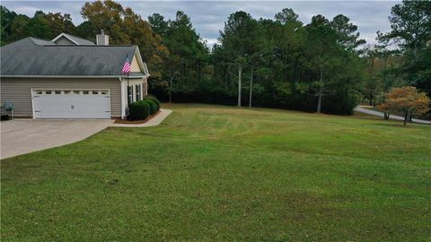 A home in Adairsville