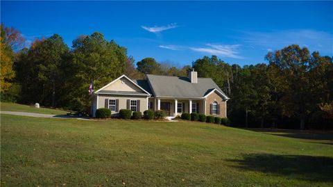 A home in Adairsville