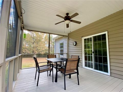 A home in Adairsville