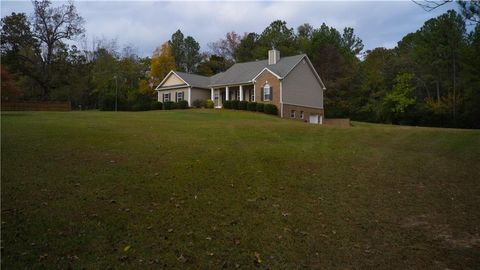 A home in Adairsville