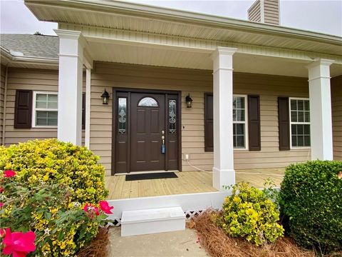 A home in Adairsville