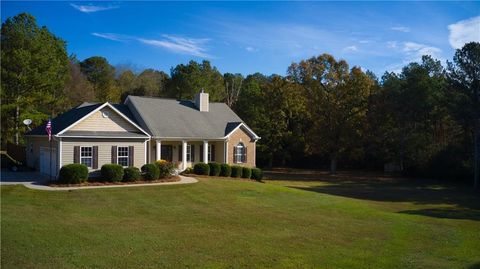 A home in Adairsville