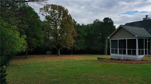 A home in Adairsville