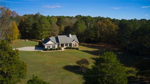 A home in Adairsville