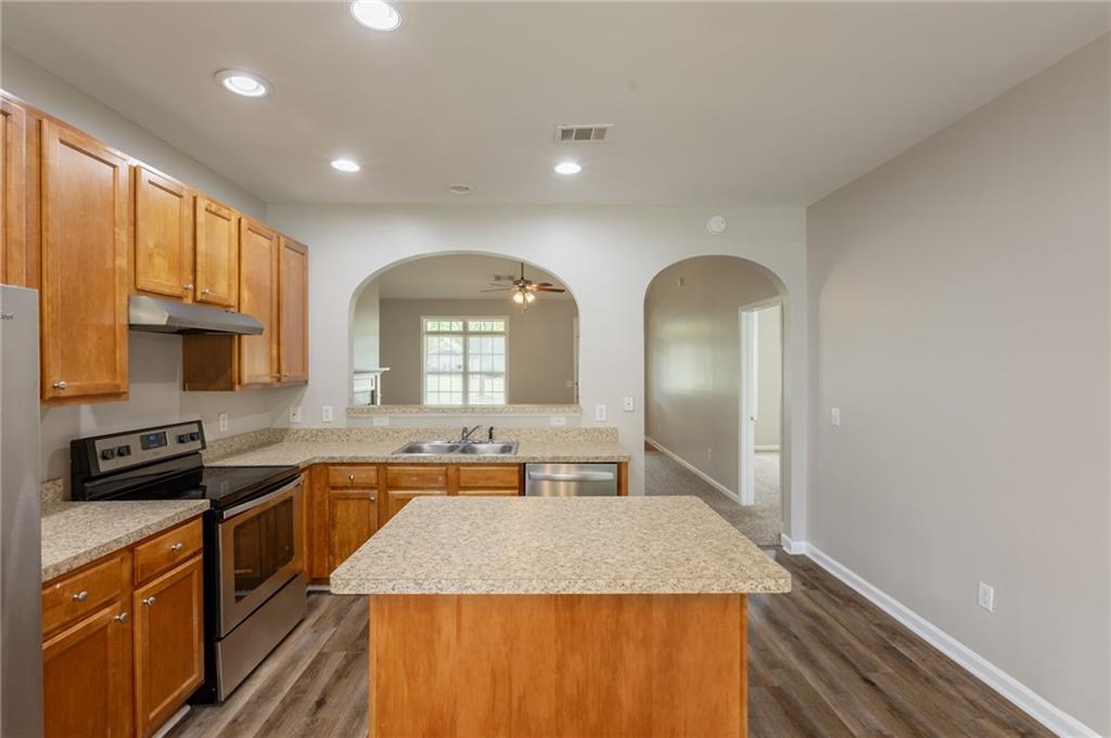 6053 Park Close, Fairburn, Georgia image 4