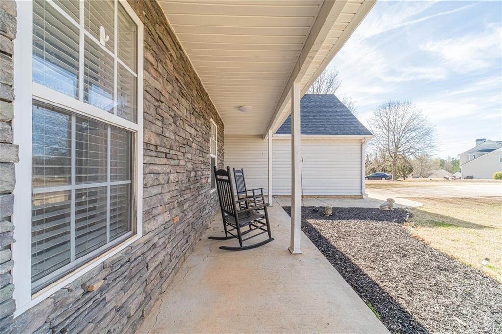 704 Stonecrest Lane, Loganville, Georgia image 3
