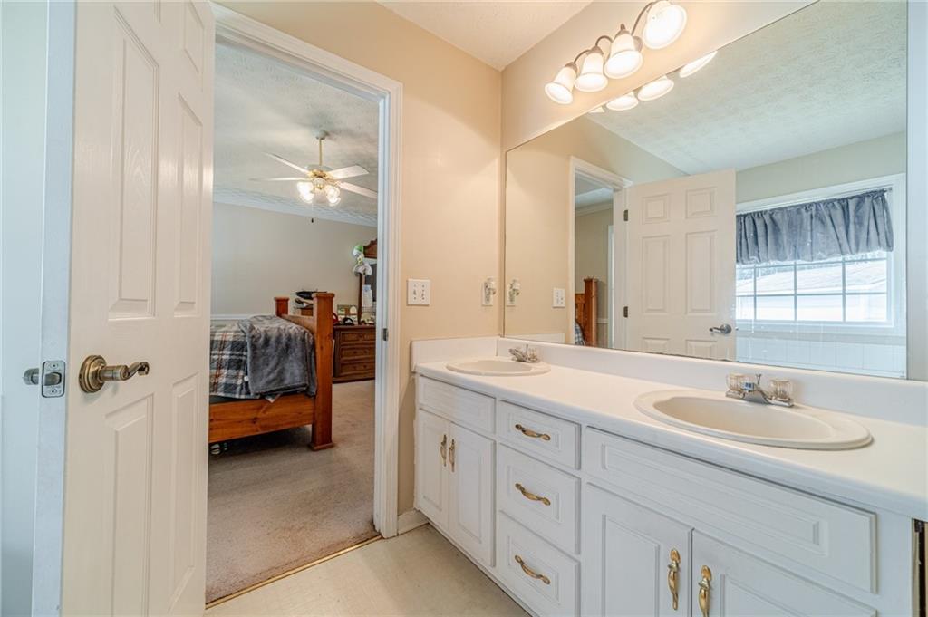 704 Stonecrest Lane, Loganville, Georgia image 17