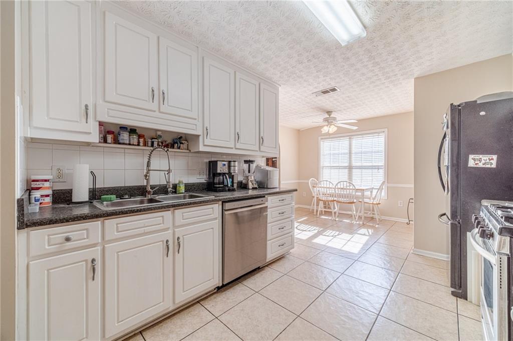 704 Stonecrest Lane, Loganville, Georgia image 11
